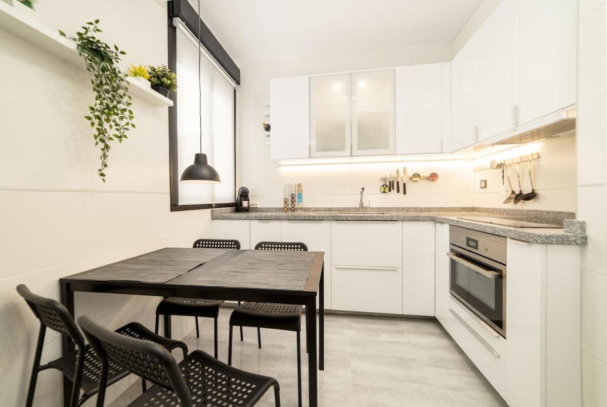 -Malagasunapts- Stylish City Centre Pool&Parking Esterno foto